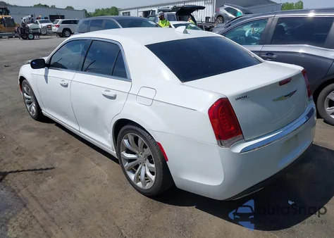 2017 Chrysler 300 Limited z USA, uszkodzony, nr VIN 2C3CCAAG4HH668224